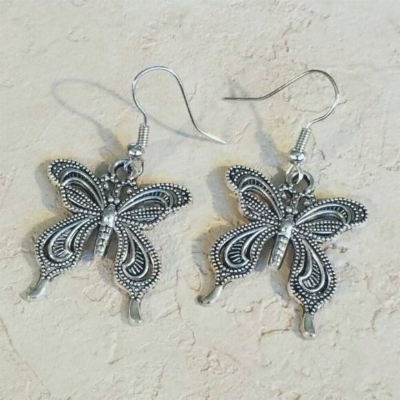 Victorian Art Nouveau Butterfly Dangle Earrings Antiqued Silver Pewter Dotted - Picture 3 of 6